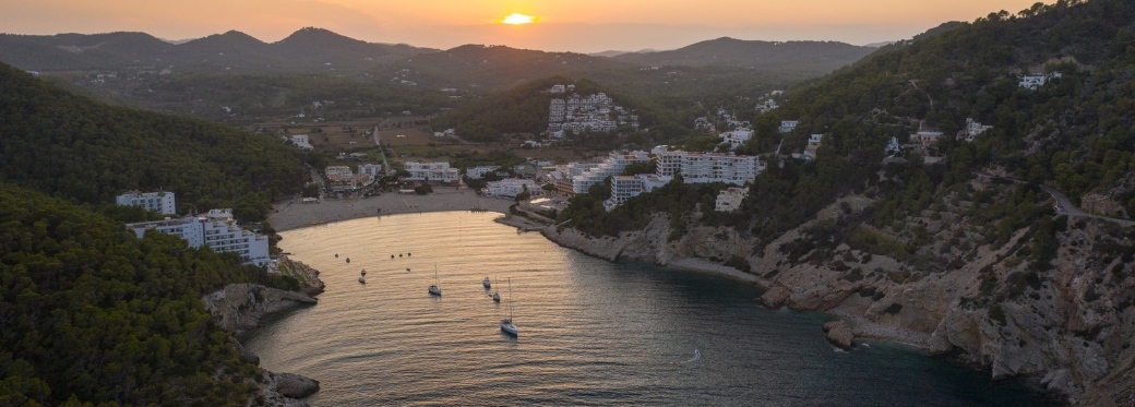 https://vacaciones.traveleando.es/viajes/assets/upload/d27.jpg