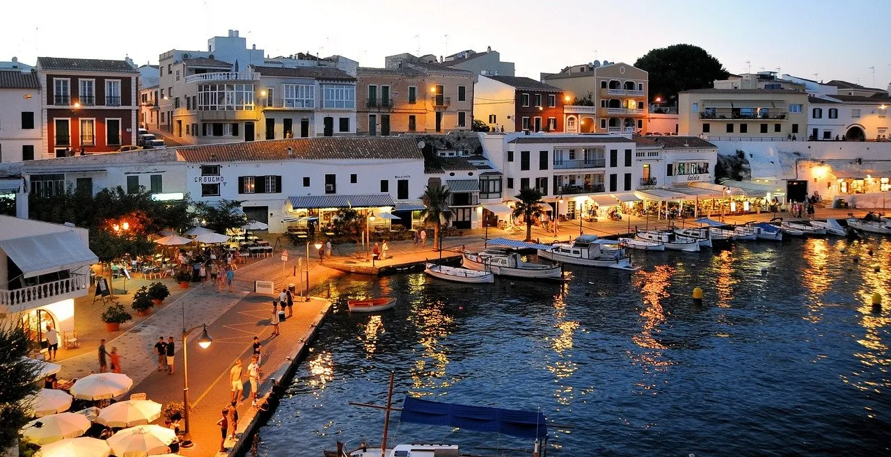 https://vacaciones.traveleando.es/viajes/assets/upload/p223.webp